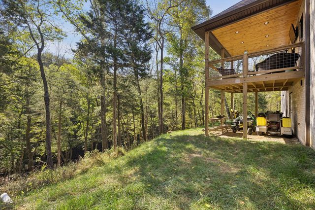 1365 Seymour Dr, Pleasant View, TN 37146