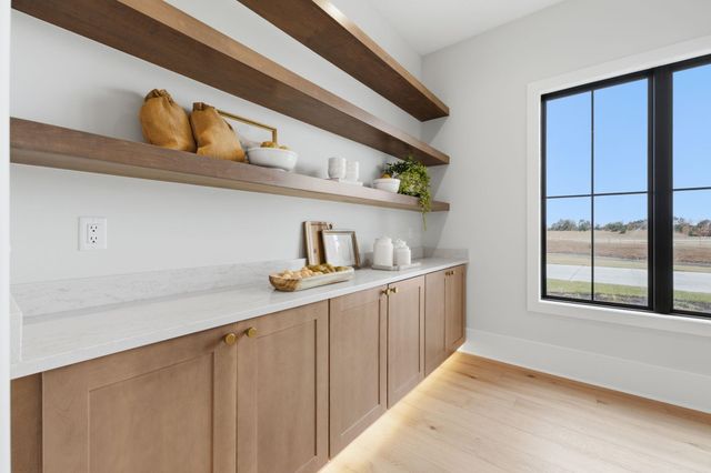 11270 E Quail Creek Rd, Derby, KS 67037