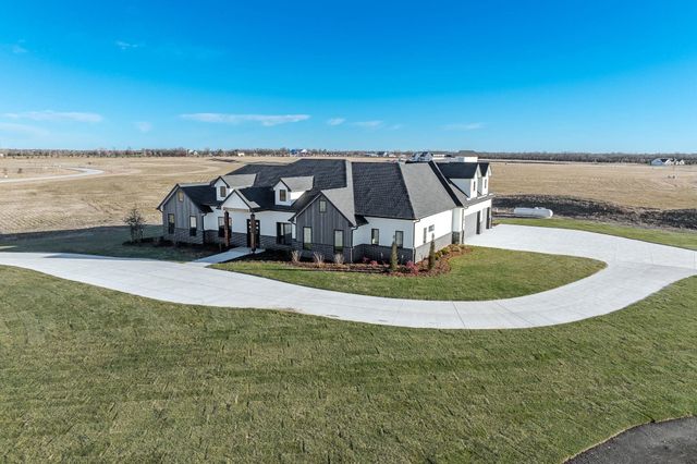 11270 E Quail Creek Rd, Derby, KS 67037