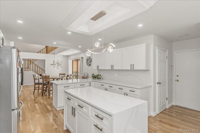 17 Campo Circle, Old Westbury, NY 11568