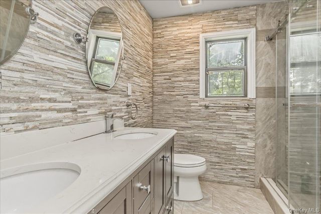 17 Campo Circle, Old Westbury, NY 11568