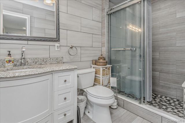 17 Campo Circle, Old Westbury, NY 11568