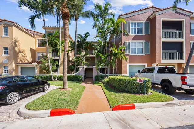 11770 St Andrews Place 301, Wellington, FL 33414