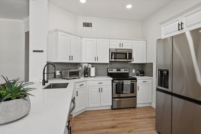 11770 St Andrews Place 301, Wellington, FL 33414