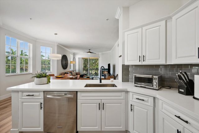 11770 St Andrews Place 301, Wellington, FL 33414