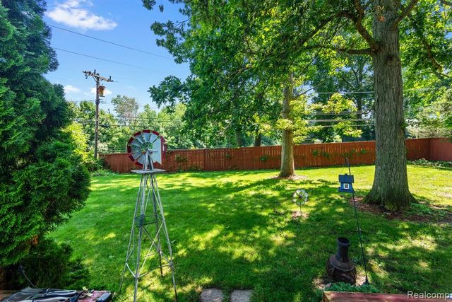 750 N Hagadorn Street, South Lyon, MI 48178