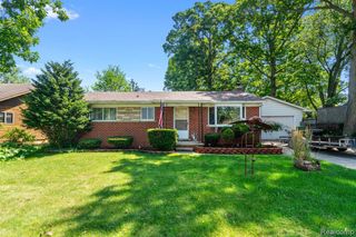 750 N Hagadorn Street, South Lyon, MI 48178