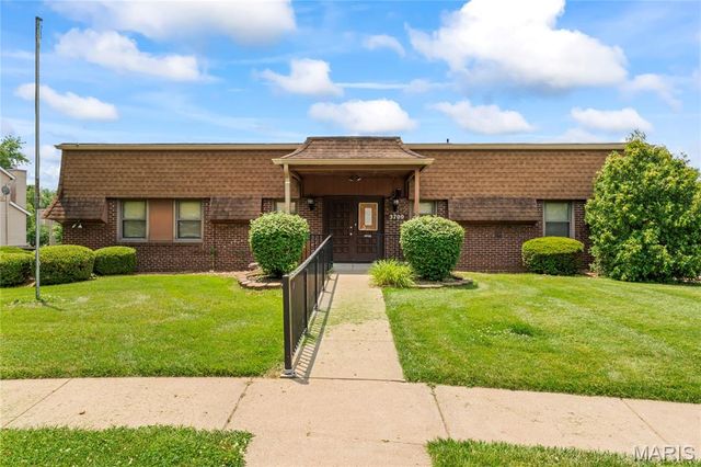 3709 Candlewyck Club Drive A, Florissant, MO 63034
