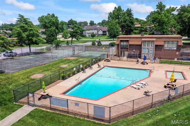 3709 Candlewyck Club Drive A, Florissant, MO 63034