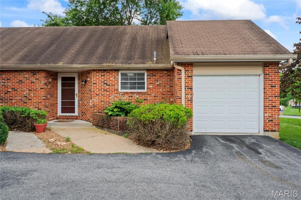 3709 Candlewyck Club Drive A, Florissant, MO 63034