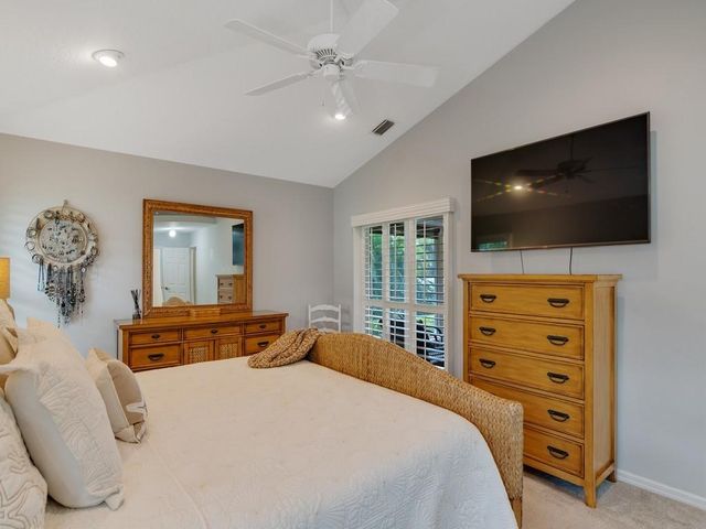 4425 12th Mnr SW, Vero Beach, FL 32968