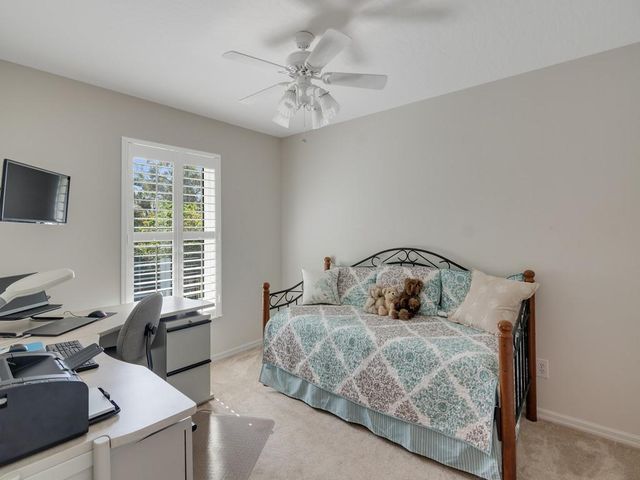 4425 12th Mnr SW, Vero Beach, FL 32968