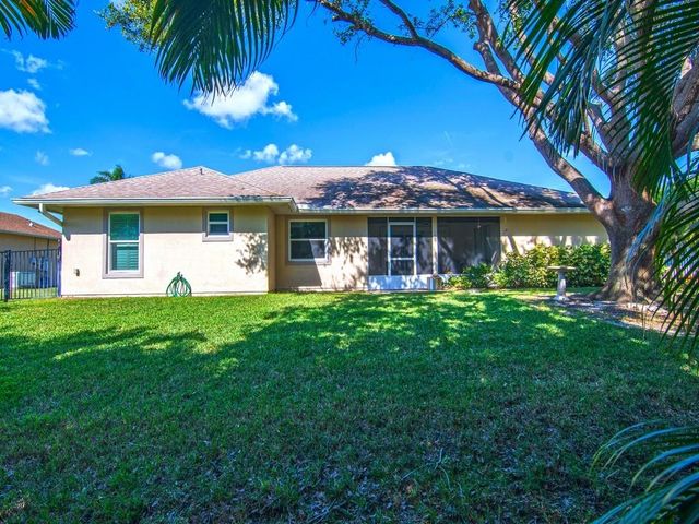 4425 12th Mnr SW, Vero Beach, FL 32968