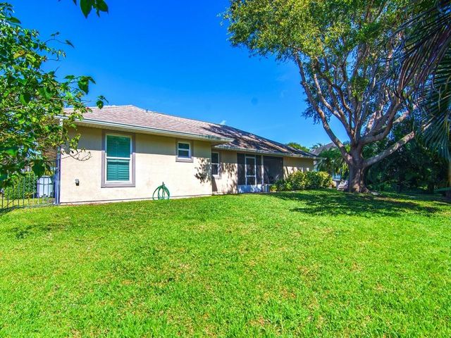 4425 12th Mnr SW, Vero Beach, FL 32968