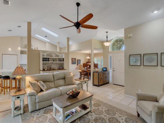 4425 12th Mnr SW, Vero Beach, FL 32968