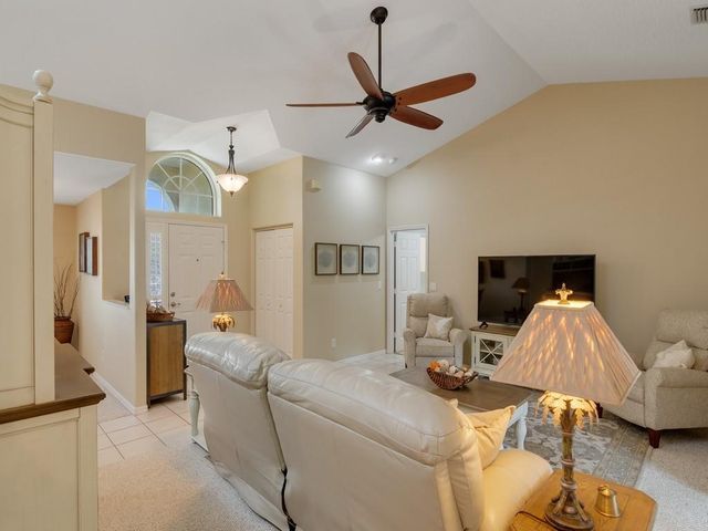 4425 12th Mnr SW, Vero Beach, FL 32968