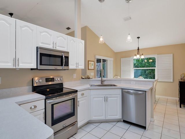 4425 12th Mnr SW, Vero Beach, FL 32968