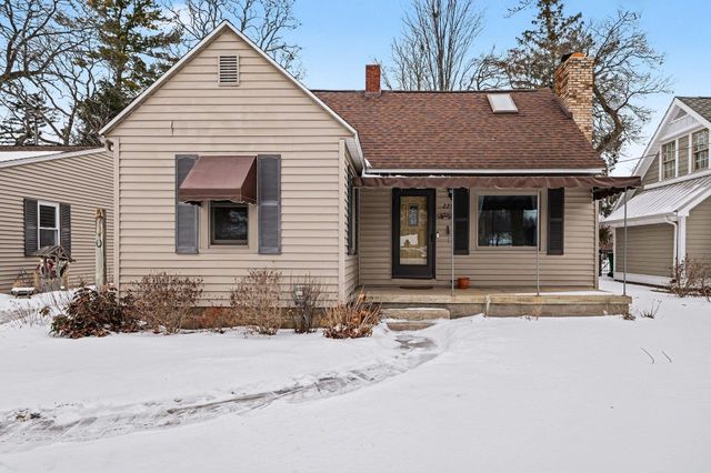 225 Lagoon Beach Drive, Bay City, MI 48706