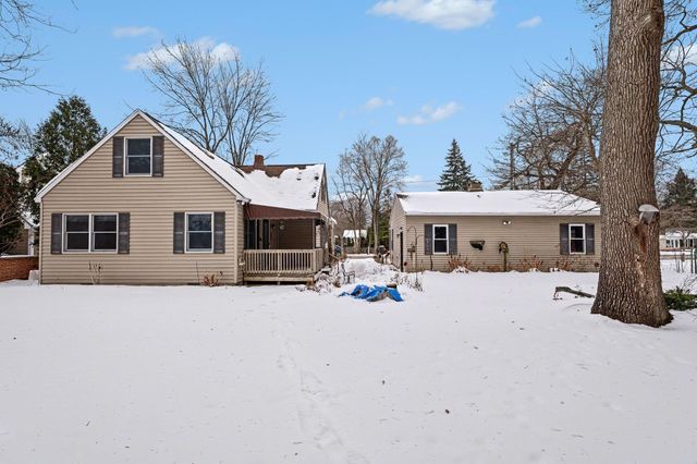 225 Lagoon Beach Drive, Bay City, MI 48706