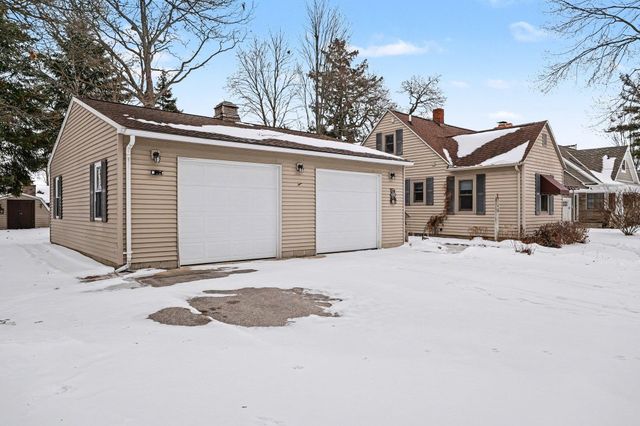 225 Lagoon Beach Drive, Bay City, MI 48706