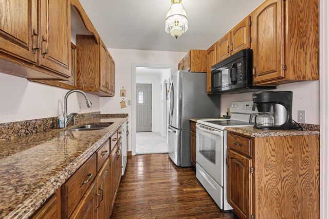 225 Lagoon Beach Drive, Bay City, MI 48706