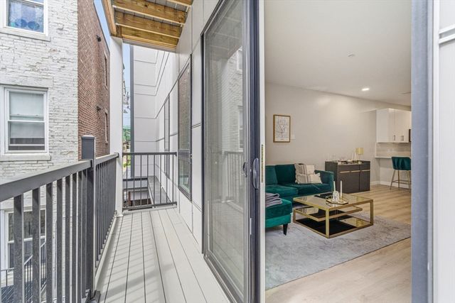 157 Chestnut St 203, Chelsea, MA 02150