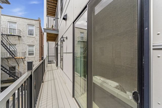 157 Chestnut St 203, Chelsea, MA 02150