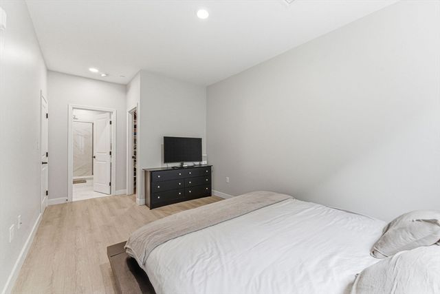 157 Chestnut St 203, Chelsea, MA 02150