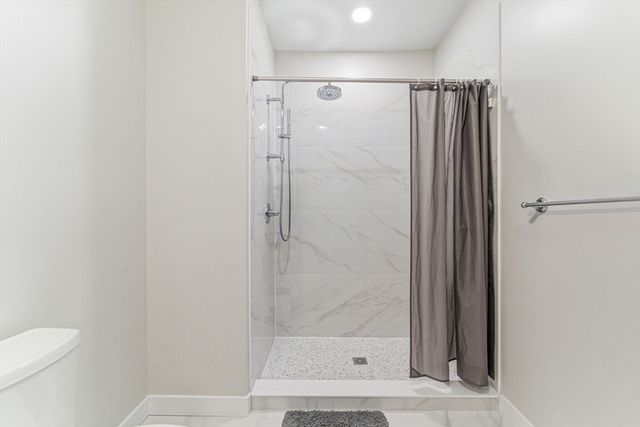 157 Chestnut St 203, Chelsea, MA 02150