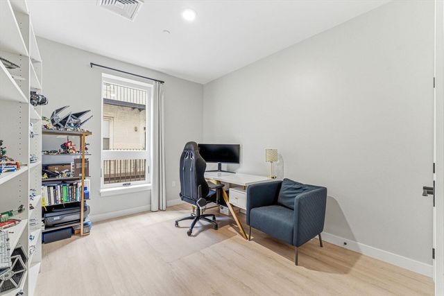 157 Chestnut St 203, Chelsea, MA 02150