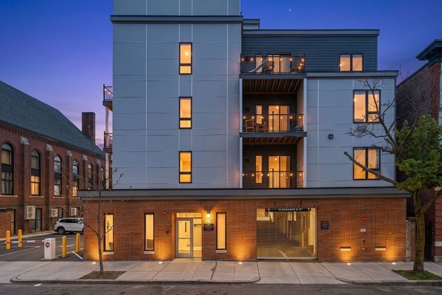157 Chestnut St 203, Chelsea, MA 02150