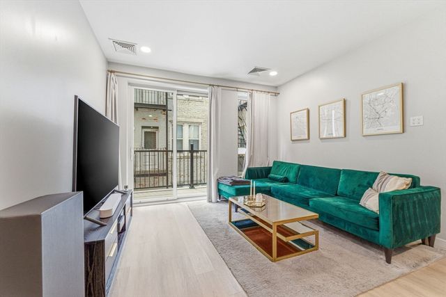 157 Chestnut St 203, Chelsea, MA 02150