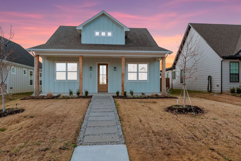207 W 7th Street, Justin, TX 76247
