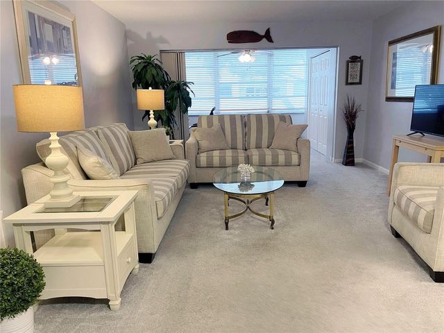 5880 38TH AVENUE N 206, St Petersburg, FL 33710