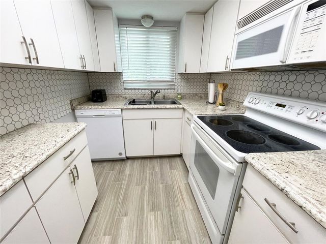 5880 38TH AVENUE N 206, St Petersburg, FL 33710