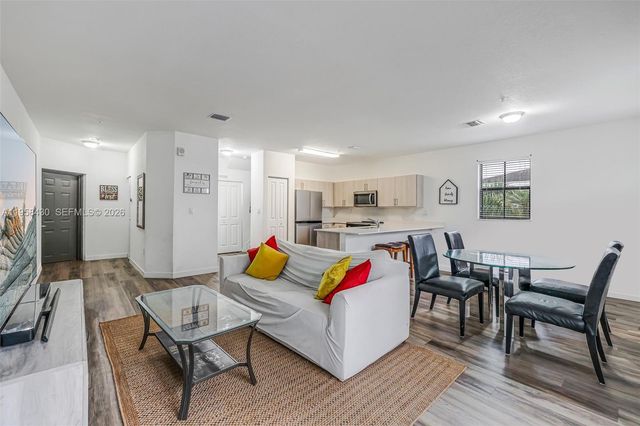 15500 SW 136th St 202, Miami, FL 33196