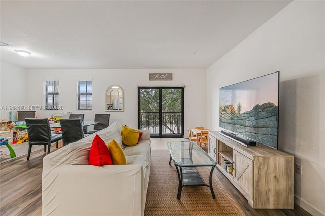 15500 SW 136th St 202, Miami, FL 33196