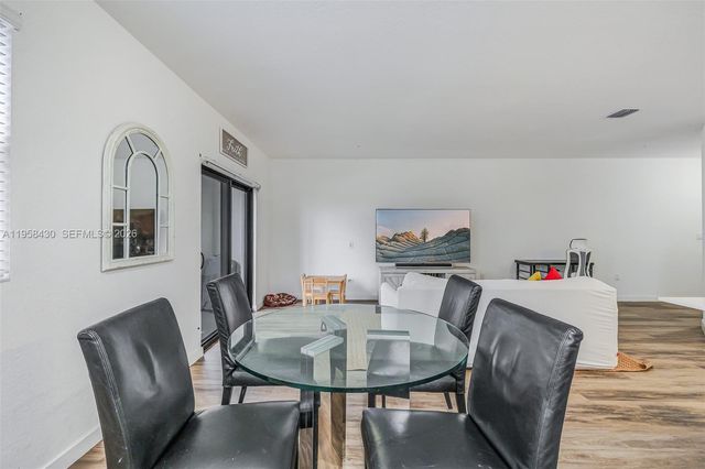 15500 SW 136th St 202, Miami, FL 33196