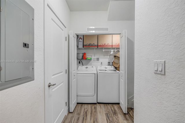 15500 SW 136th St 202, Miami, FL 33196