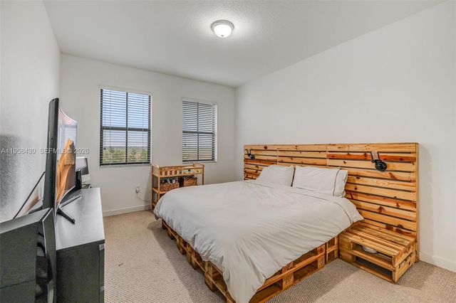 15500 SW 136th St 202, Miami, FL 33196