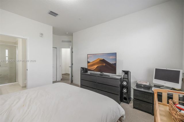 15500 SW 136th St 202, Miami, FL 33196