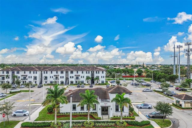 15500 SW 136th St 202, Miami, FL 33196