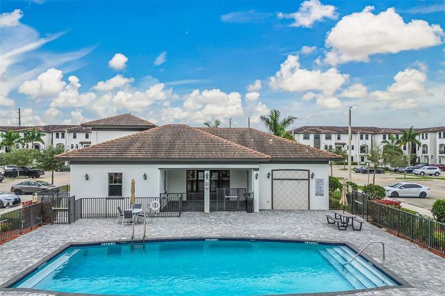 15500 SW 136th St 202, Miami, FL 33196