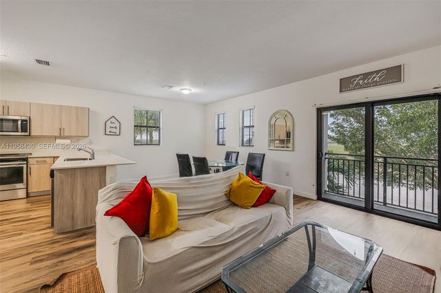 15500 SW 136th St 202, Miami, FL 33196