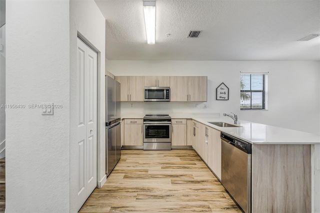 15500 SW 136th St 202, Miami, FL 33196