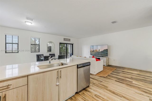 15500 SW 136th St 202, Miami, FL 33196