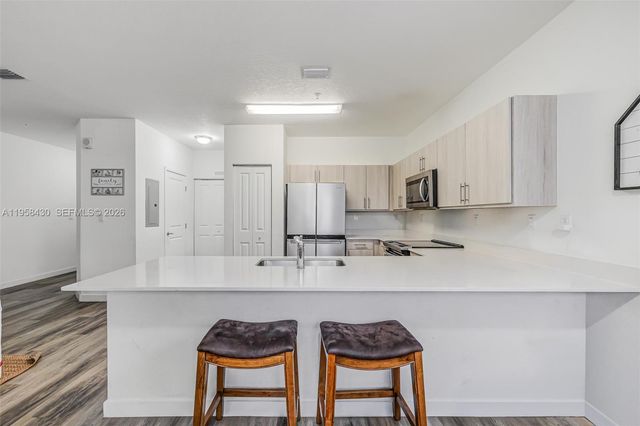 15500 SW 136th St 202, Miami, FL 33196