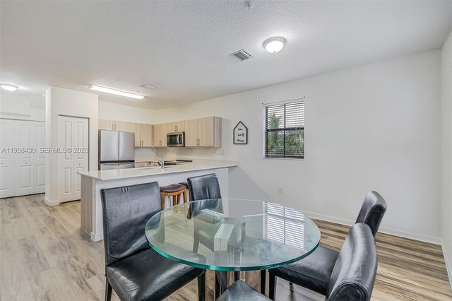 15500 SW 136th St 202, Miami, FL 33196