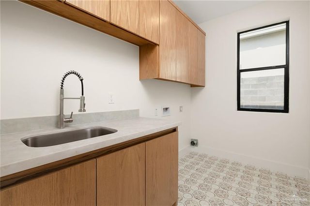 1704 S Middleton Street, Edinburg, TX 78539