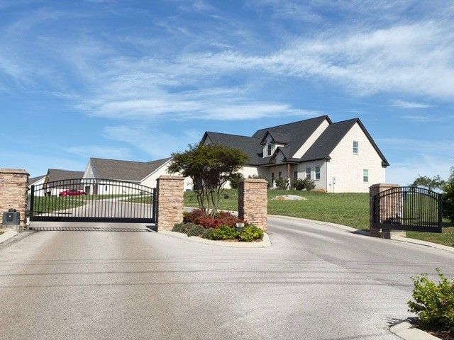 114 Edgefield Ct, Winchester, TN 37398